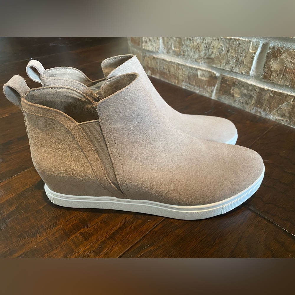 Blondo wedge sneakers